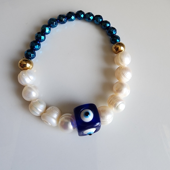 Elegant Blue and Gold Evil Eye Bracelet - Picture 3 of 4